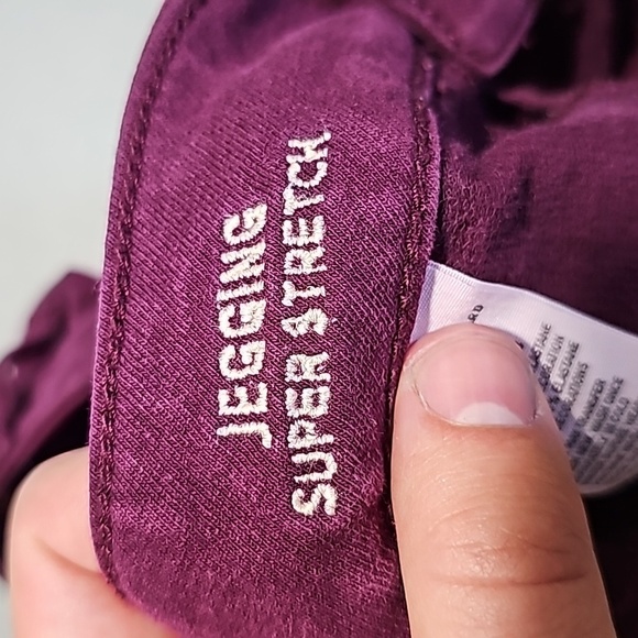 American Eagle size 6 purple super stretch jeggings - Picture 7 of 8
